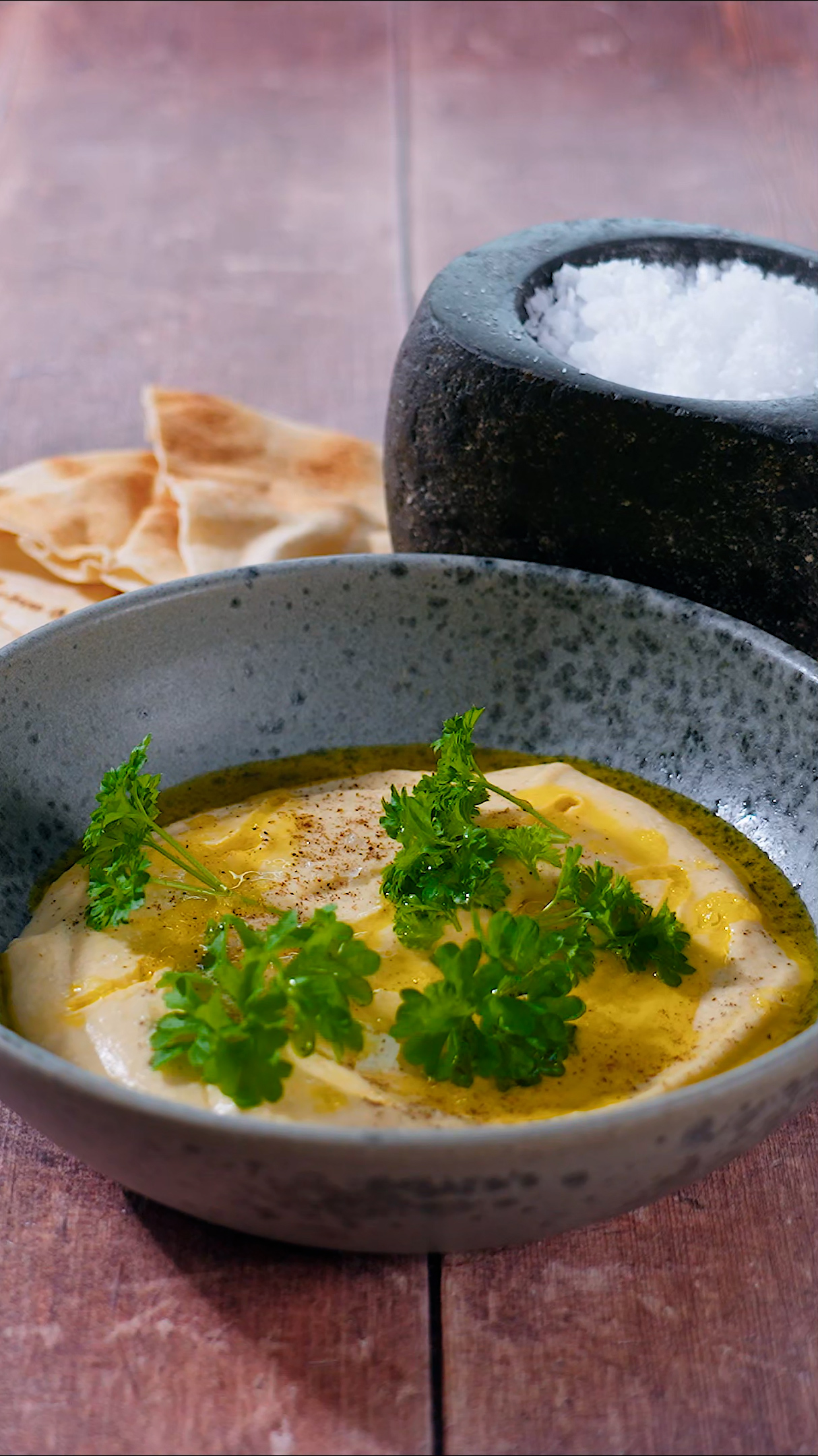 Hummus cremoso con Uhhmami y limón
