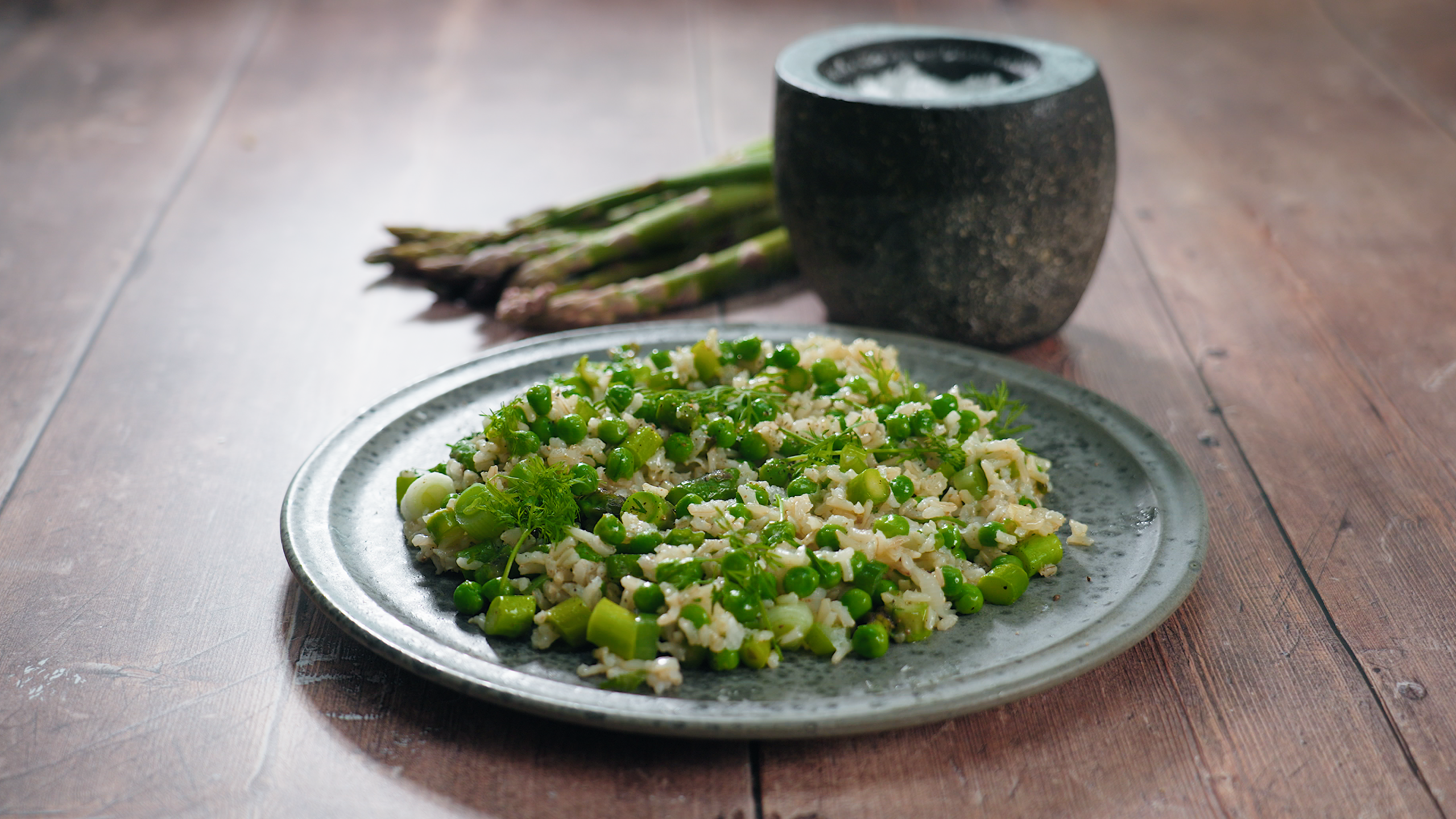 Gebratener Reis mit Spargel und Erbsen