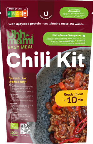 Packaging for an organic chili kit by Uhhmami with red, green, and white text. Features a bowl of chili with beans and red peppers, promoting sustainability.